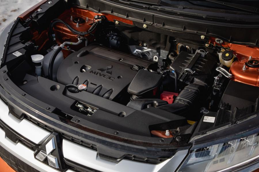 Моторный отсек Mitsubishi Outlander Sport 2019 года  (фото 13 из 39)